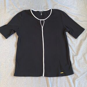 Ellen Tracy short sleeve women’s top.